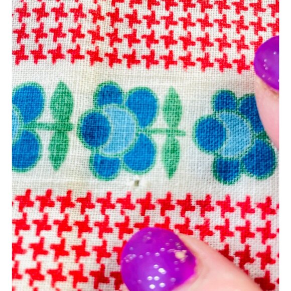 Vintage 1980s pillowcases, red houndstooth, blue flowers stripes, per pair - Picture 7 of 8